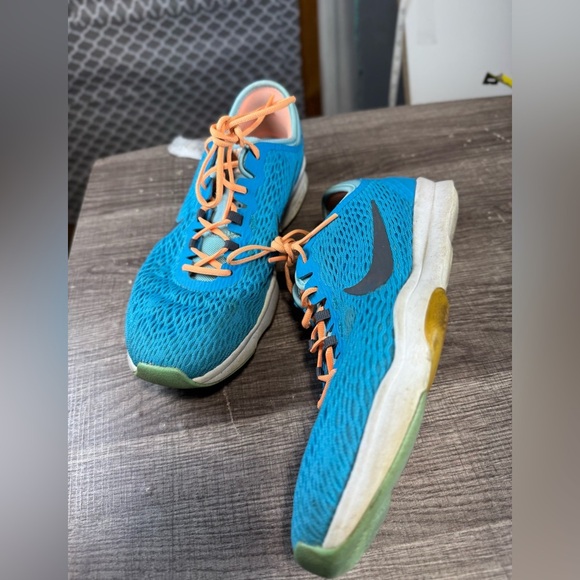 nike zoom running shoes  Size 7.5  Light Weight Running Trainers Blue Peach - Picture 4 of 9